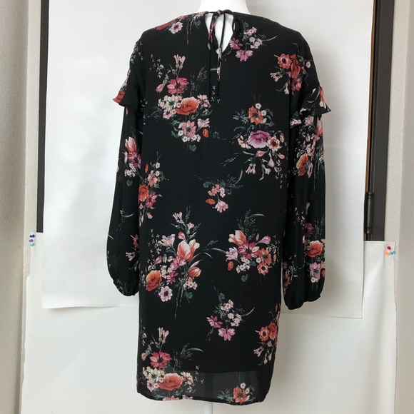 Everly Addison Floral Dress - Picture 3 of 6